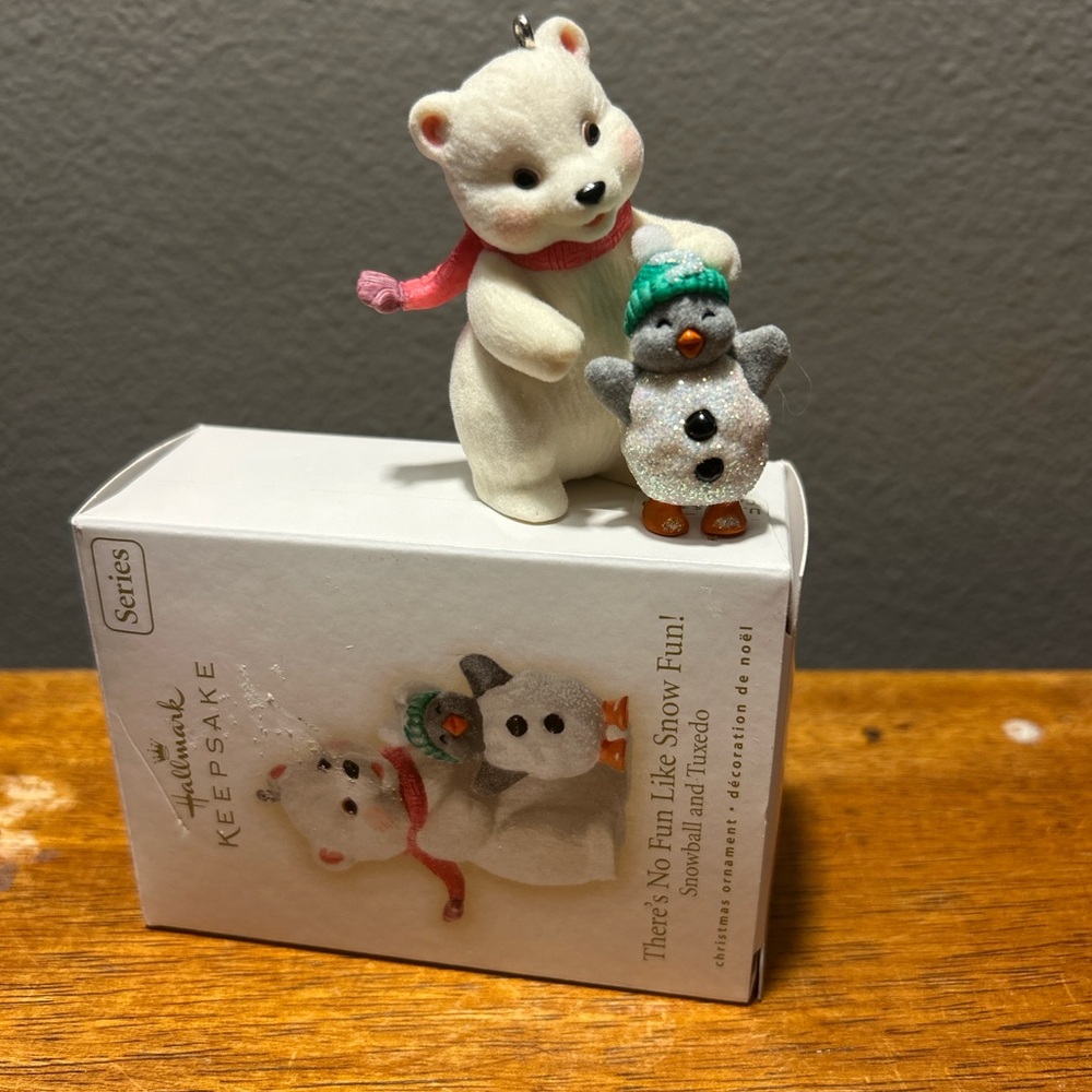 2009 Hallmark Keepsake Ornament: Snowball & Tuxedo #9 "There's No Fun Like Snow